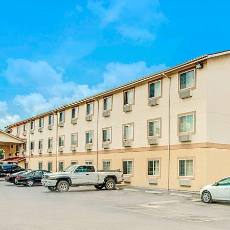 Super 8 By Wyndham San Antonio/Fiesta Ξενοδοχείο Εξωτερικό φωτογραφία