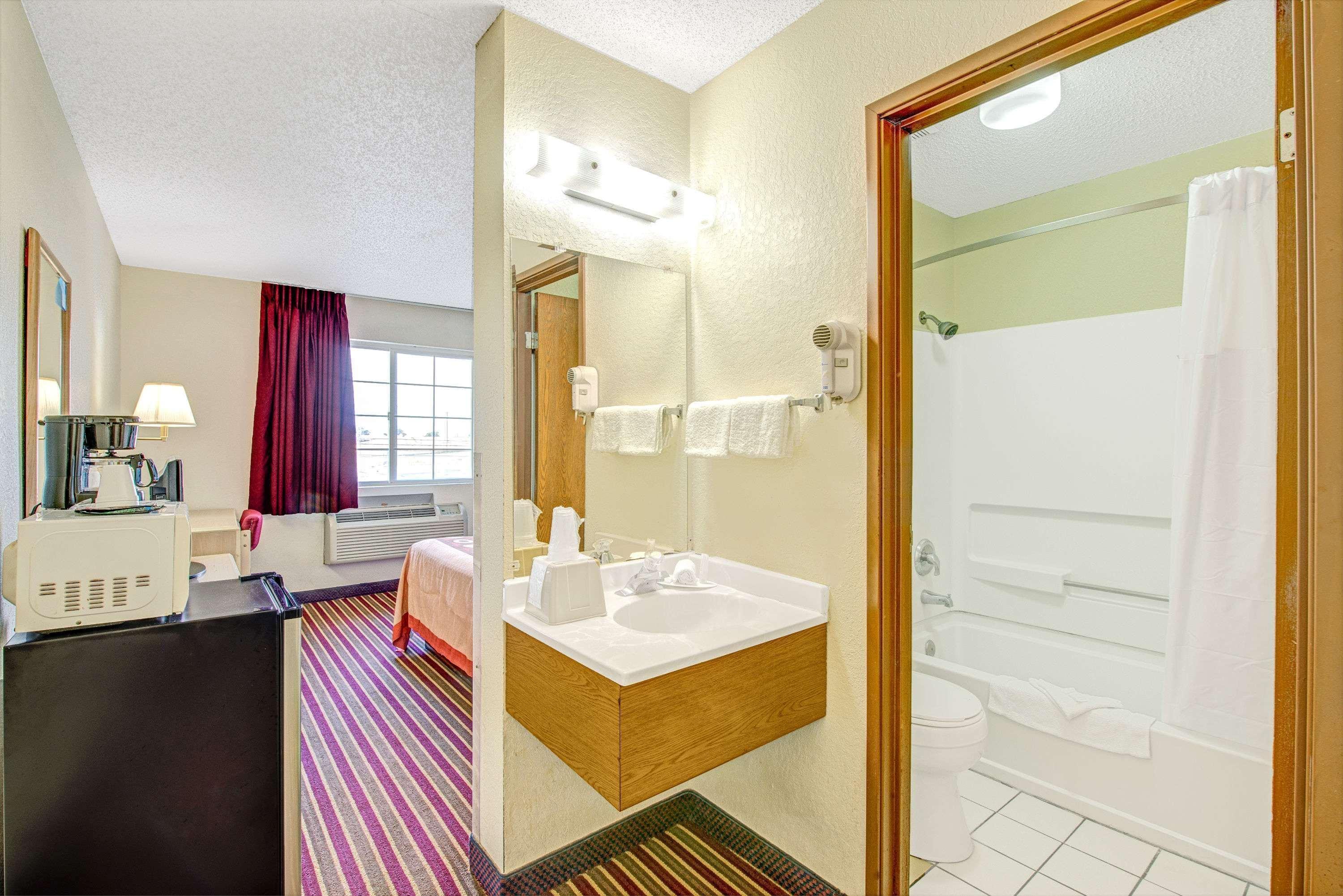 Super 8 By Wyndham San Antonio/Fiesta Ξενοδοχείο Εξωτερικό φωτογραφία