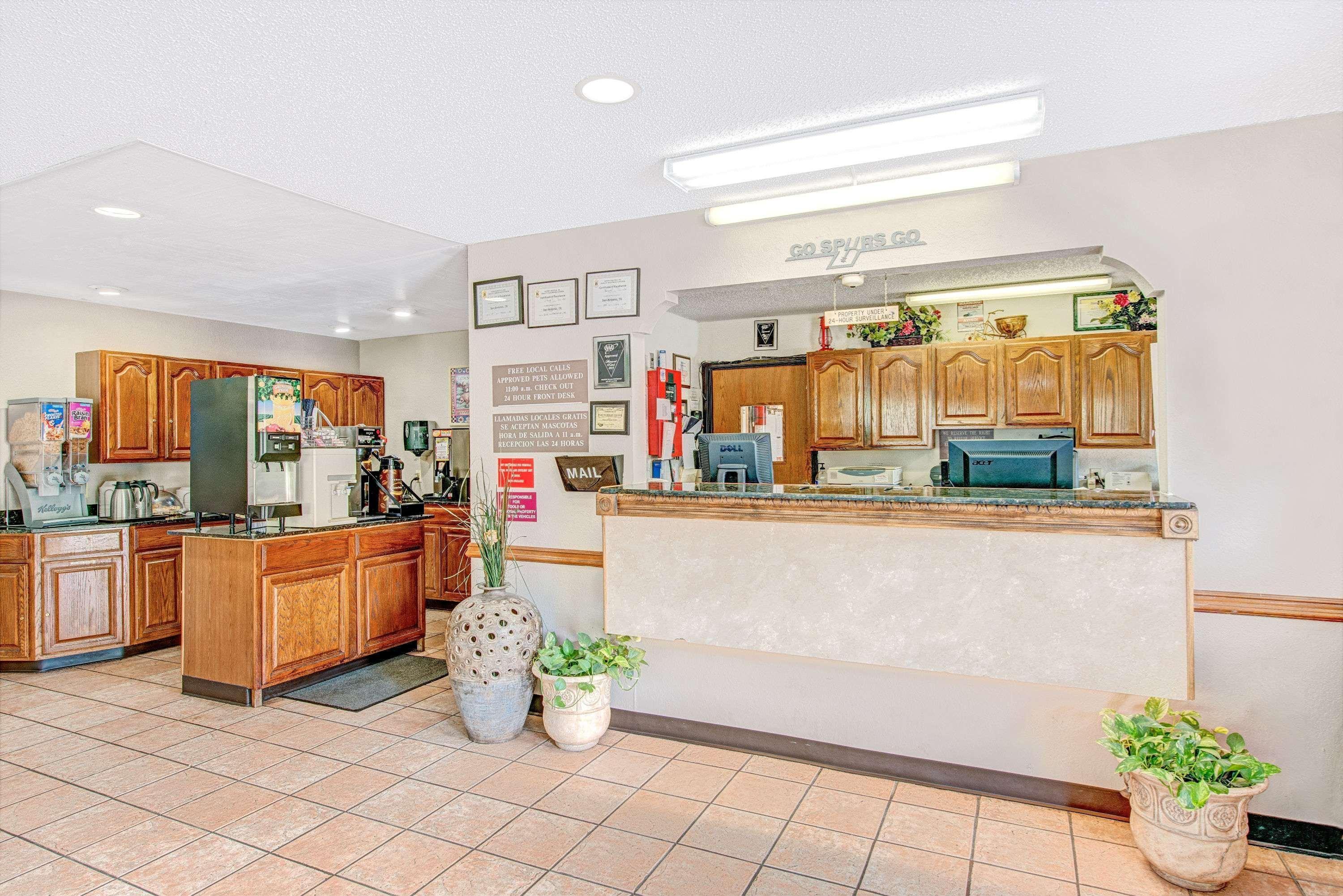 Super 8 By Wyndham San Antonio/Fiesta Ξενοδοχείο Εξωτερικό φωτογραφία