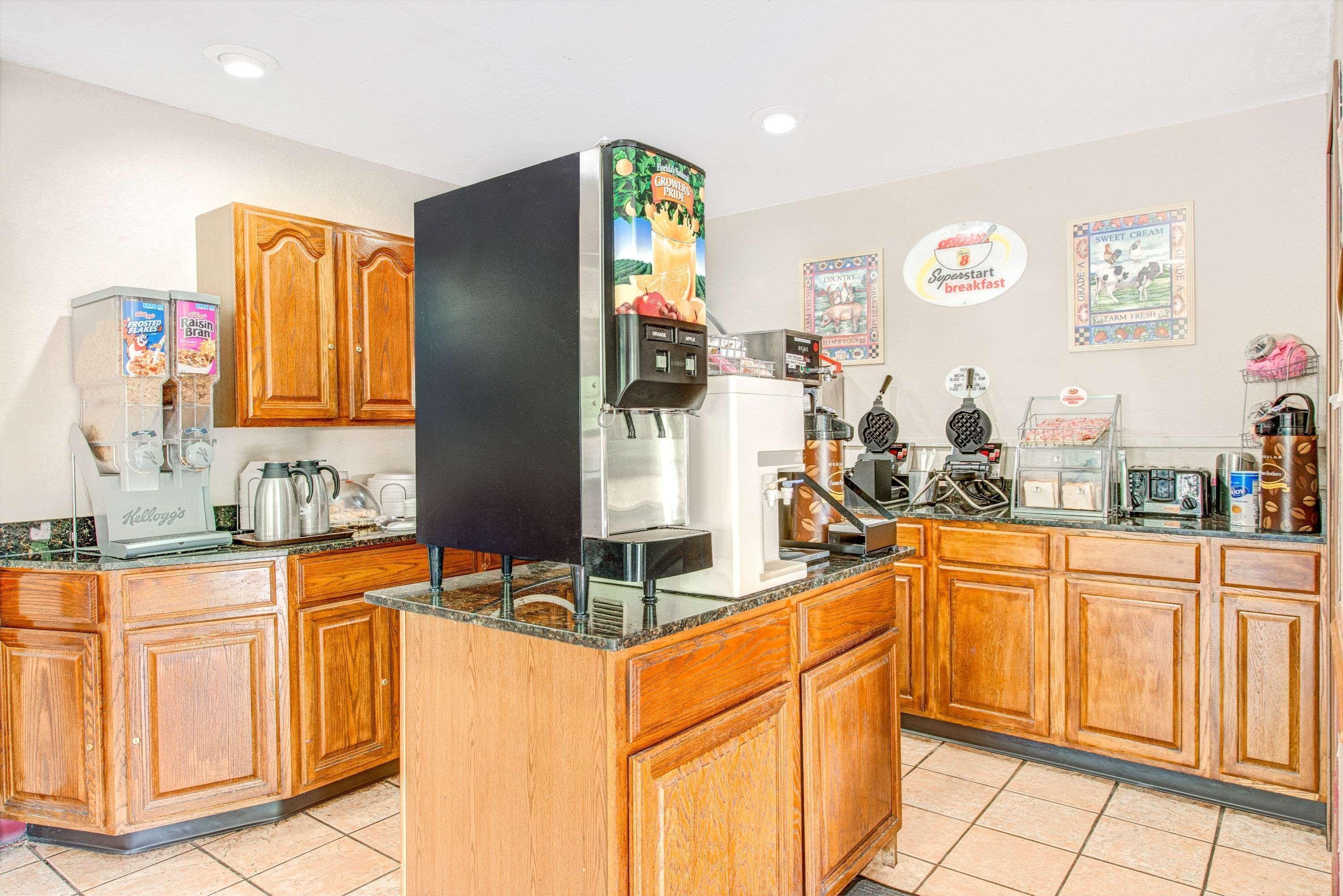 Super 8 By Wyndham San Antonio/Fiesta Ξενοδοχείο Εξωτερικό φωτογραφία
