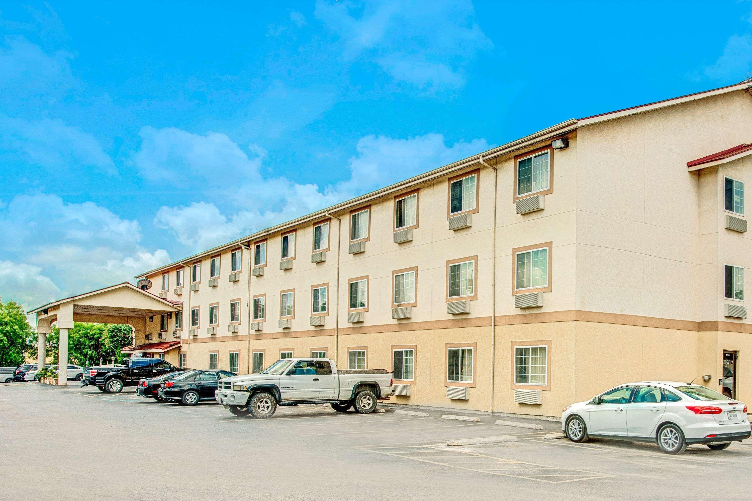 Super 8 By Wyndham San Antonio/Fiesta Ξενοδοχείο Εξωτερικό φωτογραφία
