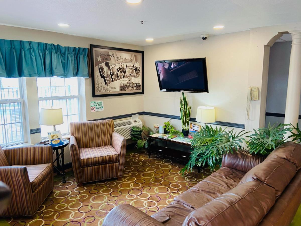 Super 8 By Wyndham San Antonio/Fiesta Ξενοδοχείο Εξωτερικό φωτογραφία
