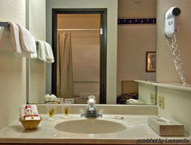 Super 8 By Wyndham San Antonio/Fiesta Ξενοδοχείο Δωμάτιο φωτογραφία