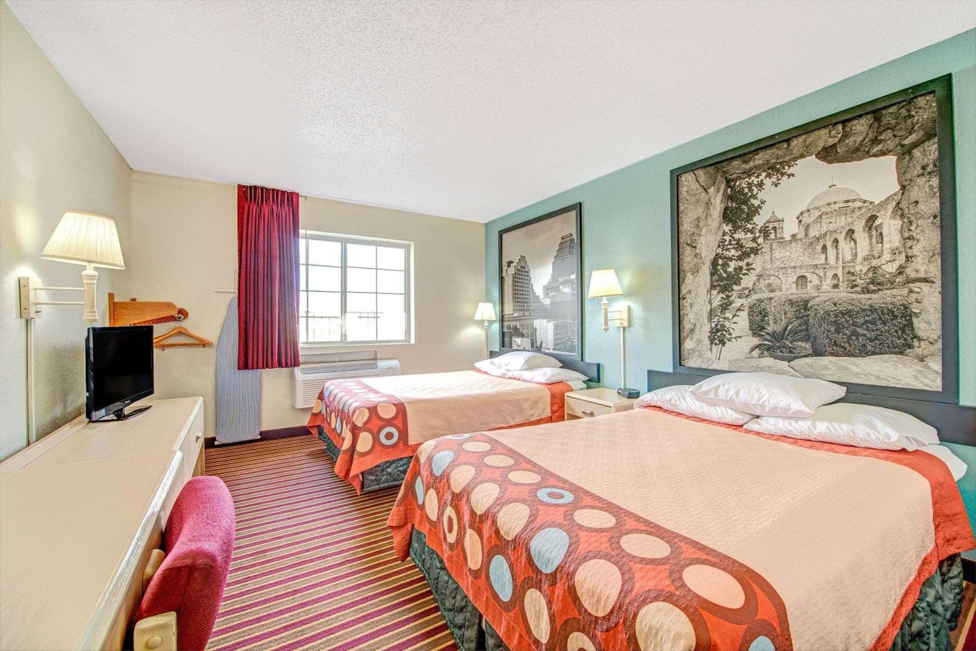 Super 8 By Wyndham San Antonio/Fiesta Ξενοδοχείο Εξωτερικό φωτογραφία